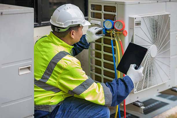 Professional Hvac technician working in Akron, OH